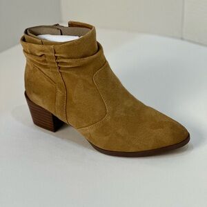 Naturalizer Gina Suede Bootie Size 6